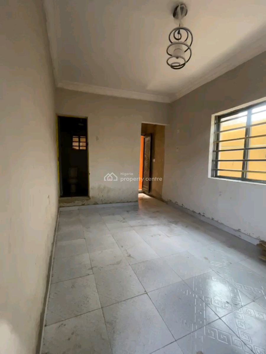 a Studio Apartment, Off Morocco Road, Shomolu, Lagos, Self Contain (single Rooms) for Rent