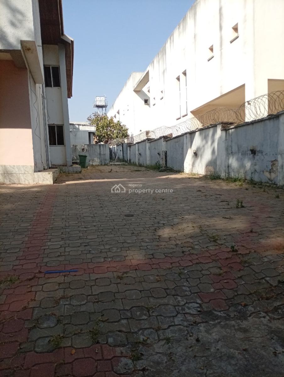 Standard 6 Bedroom Fully Detached Duplex with 3 Rooms Bq, Asokoro District, Abuja, Detached Duplex for Rent