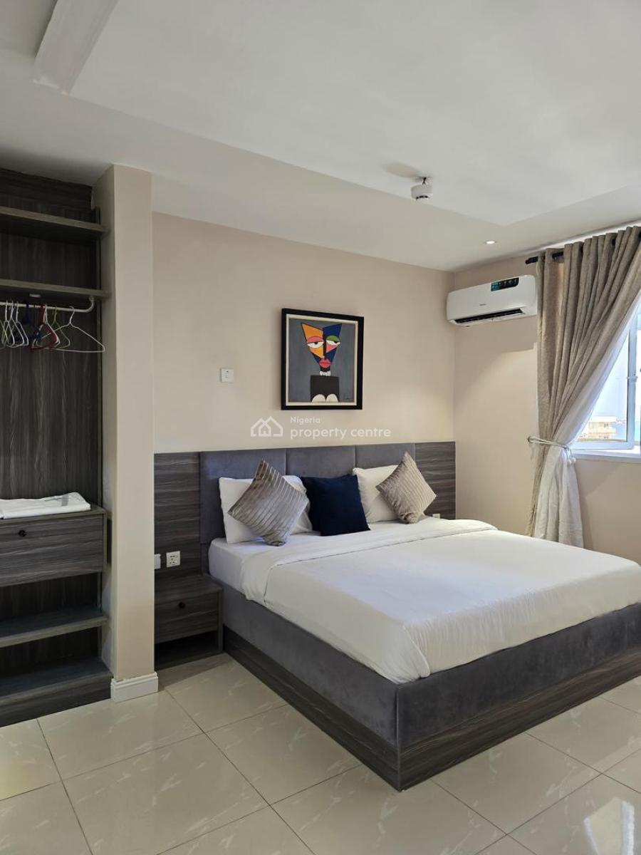 a 3bedroom Apartment with Excellent Services with Ps5 and Snooker, Lekki Phase 1, Lekki, Lagos, Flat / Apartment Short Let