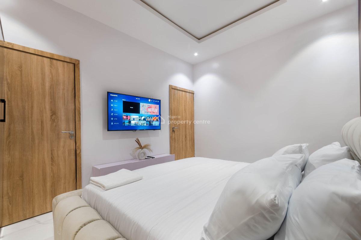 Luxury 2 Bedroom Waterfront Apartment with Snooker Board, Swimming, Lekki Phase 1, Lekki, Lagos, Flat / Apartment Short Let