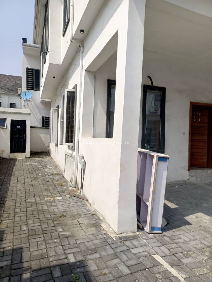 Master Bedroom Shared Apartment with Excellent Features, Orchid Road, Lekki, Lagos, Flat / Apartment for Rent