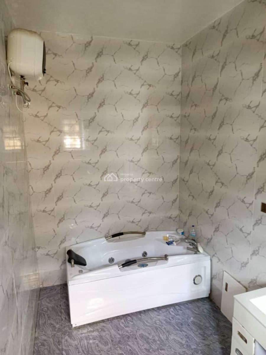 Master Bedroom Shared Apartment with Excellent Features, Orchid Road, Lekki, Lagos, Flat / Apartment for Rent