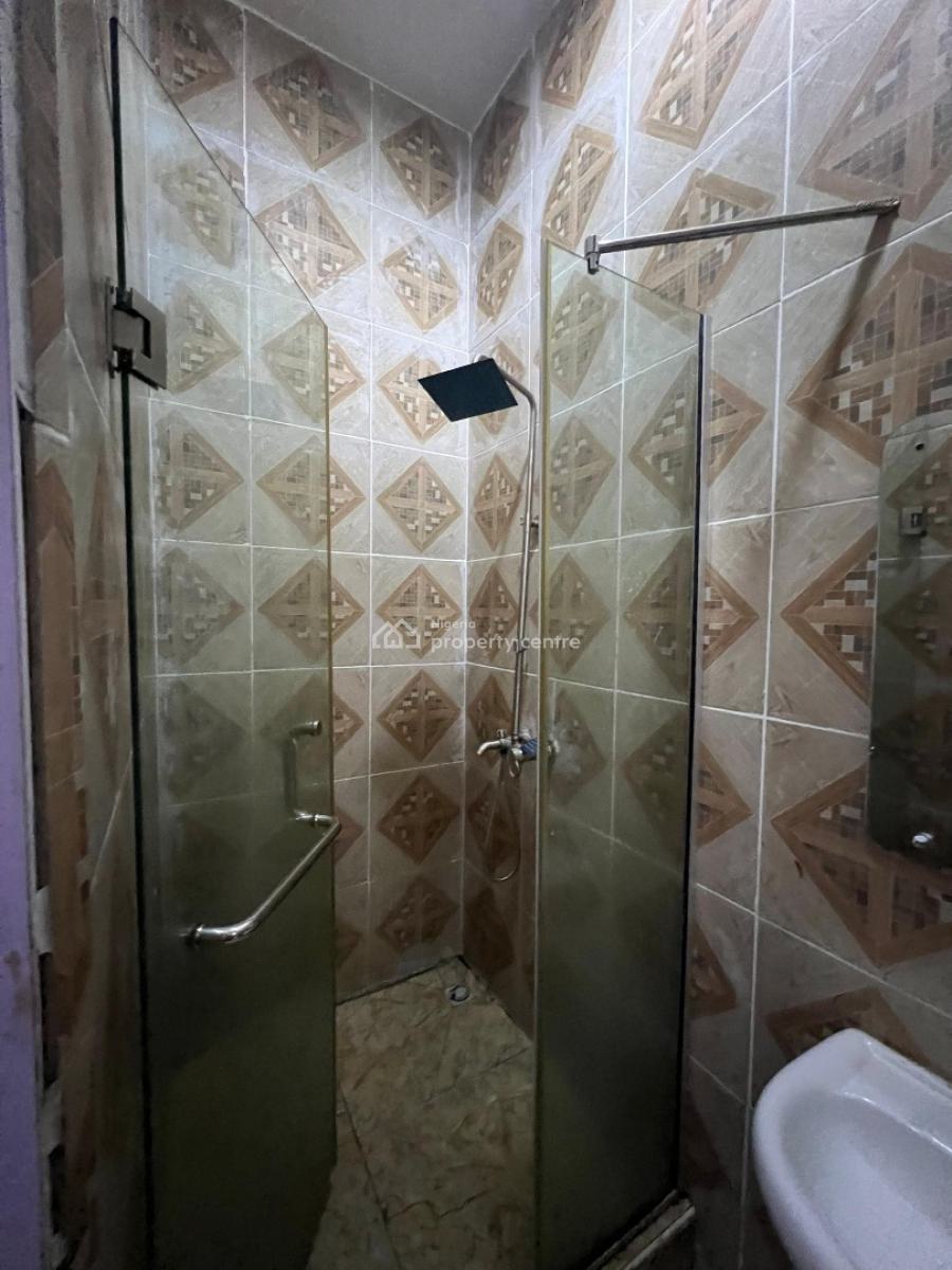 Standard & Massive Room in a Duplex, Shared Apartment, Orchid Road, Lekki, Lagos, Self Contain (single Rooms) for Rent