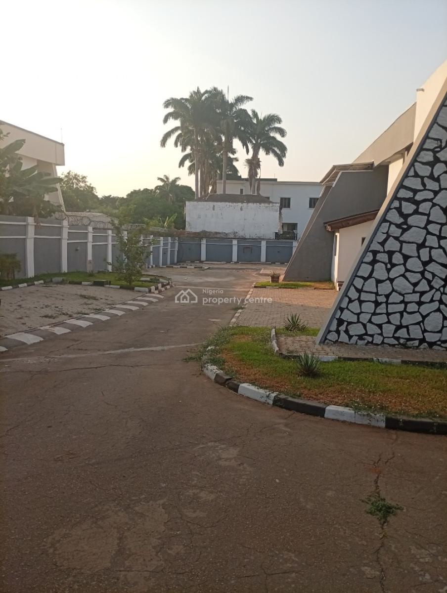 Well Renovated 9 Bedrooms Detached Duplex, Asokoro District, Abuja, Detached Duplex for Rent