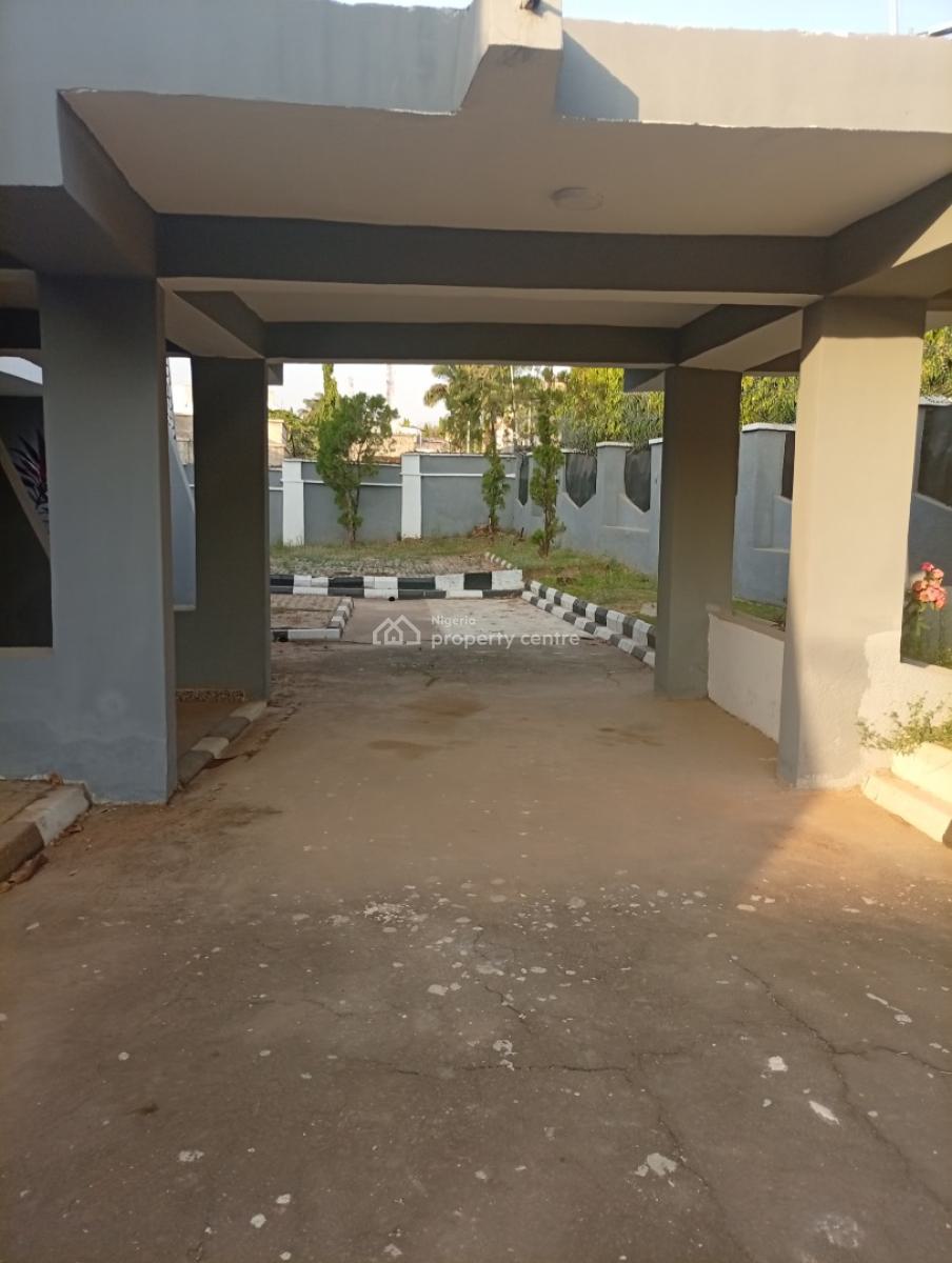 Well Renovated 9 Bedrooms Detached Duplex, Asokoro District, Abuja, Detached Duplex for Rent