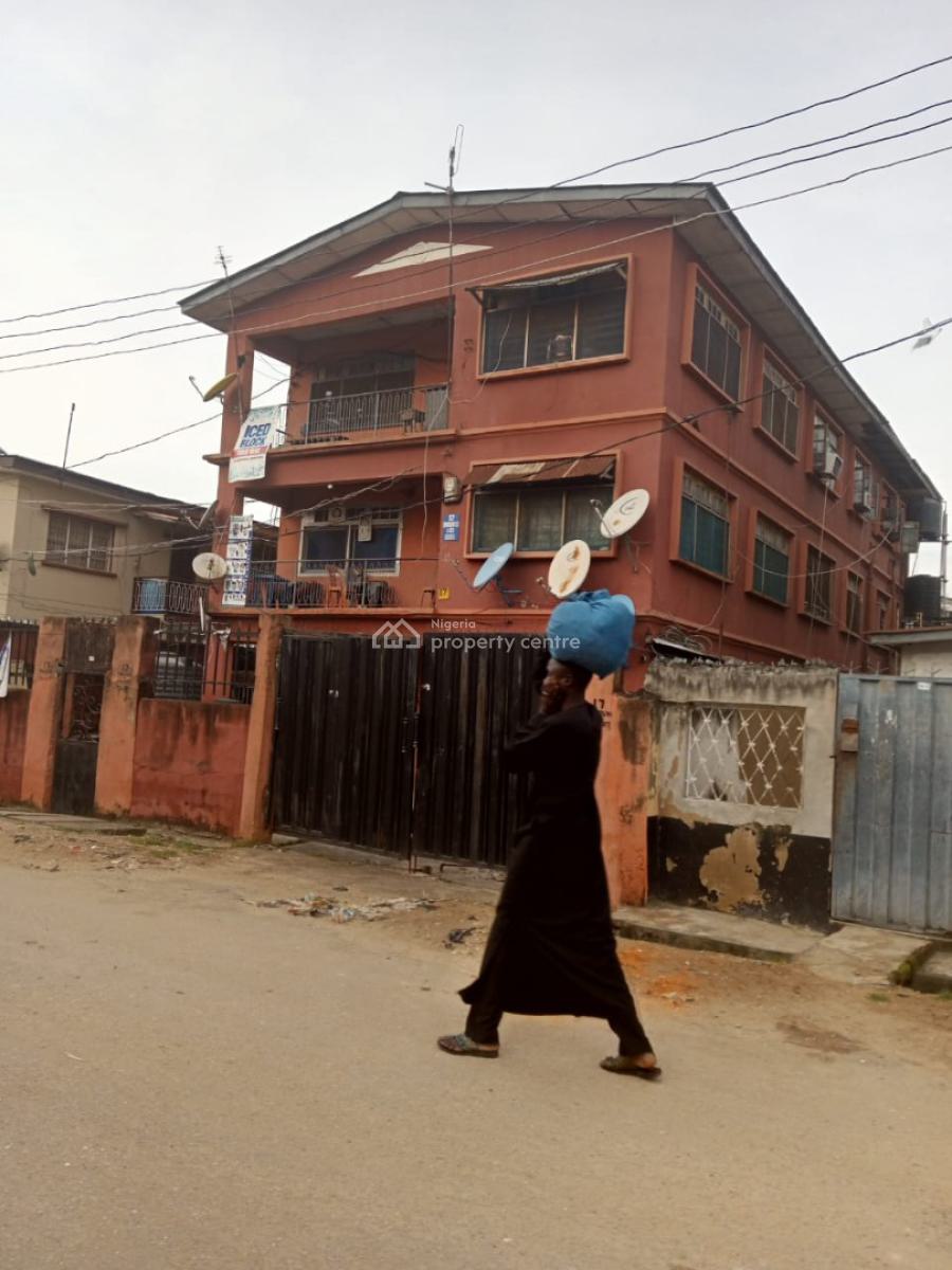a 2 Storey Building., Onipanu, Shomolu, Lagos, Block of Flats for Sale