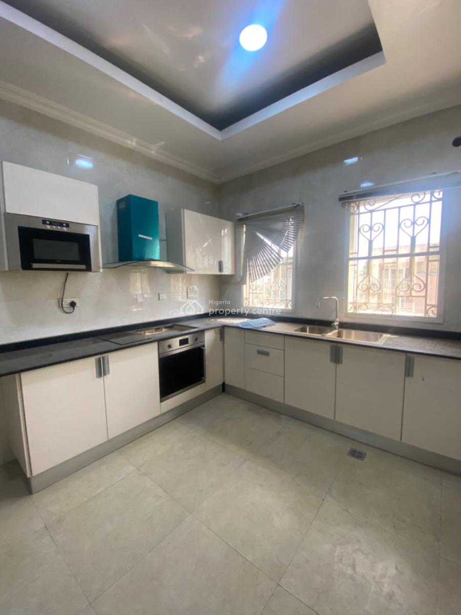 Well Maintained 3  Bedroom Apartment with 24hrs Light, Lekki Phase 1, Lekki, Lagos, Flat / Apartment for Rent