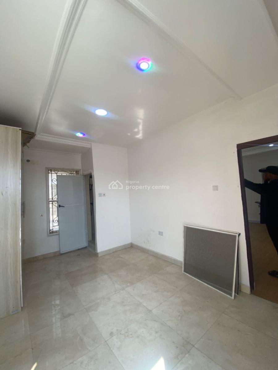 Well Maintained 3  Bedroom Apartment with 24hrs Light, Lekki Phase 1, Lekki, Lagos, Flat / Apartment for Rent