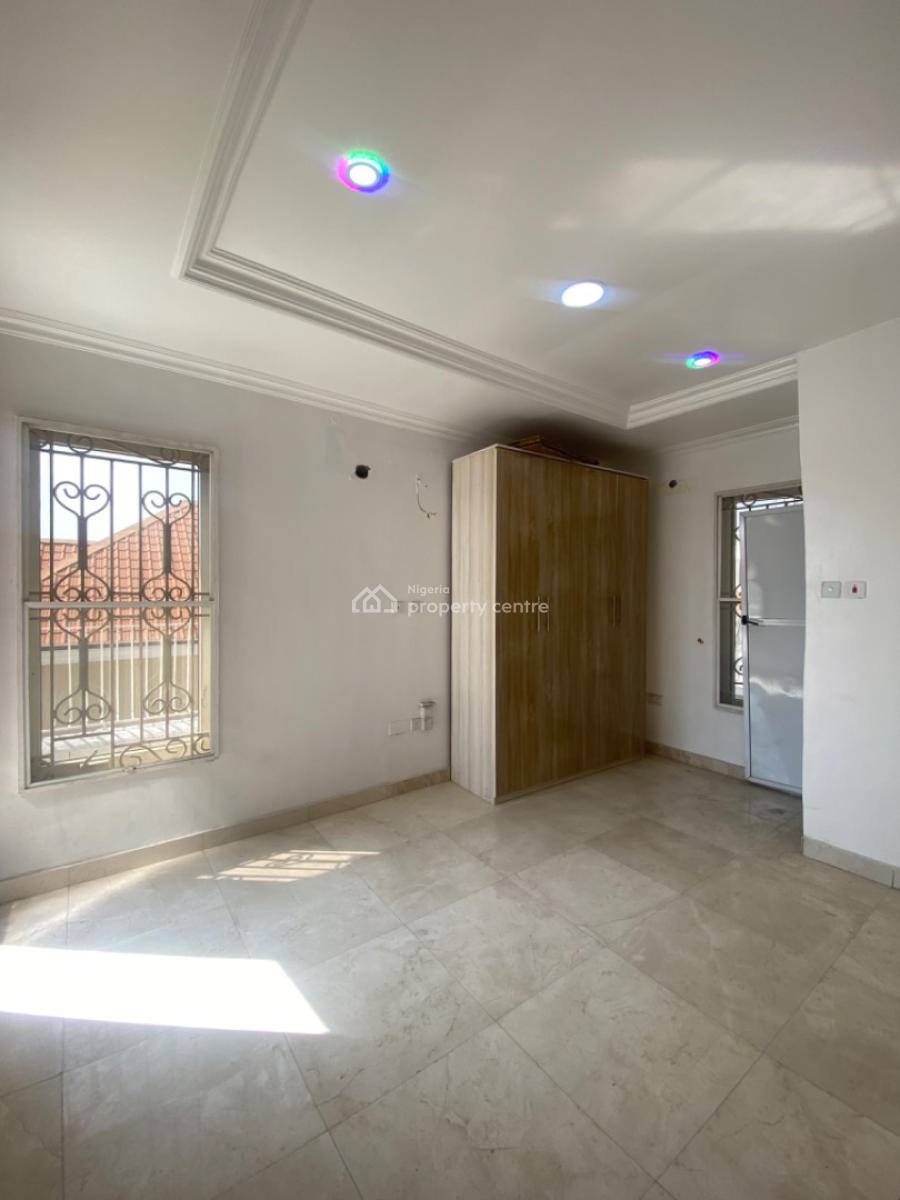 Well Maintained 3  Bedroom Apartment with 24hrs Light, Lekki Phase 1, Lekki, Lagos, Flat / Apartment for Rent