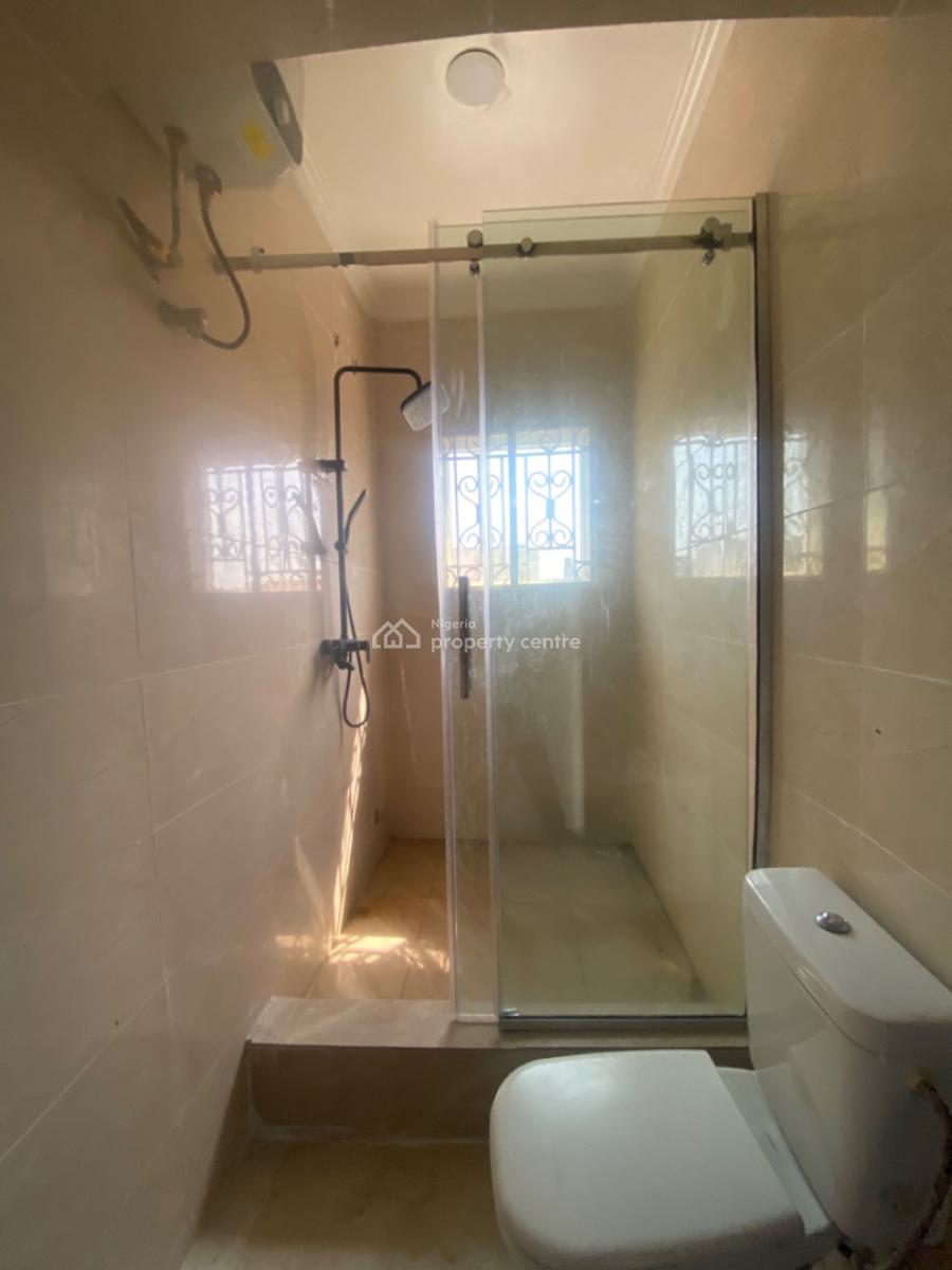 Well Maintained 3  Bedroom Apartment with 24hrs Light, Lekki Phase 1, Lekki, Lagos, Flat / Apartment for Rent