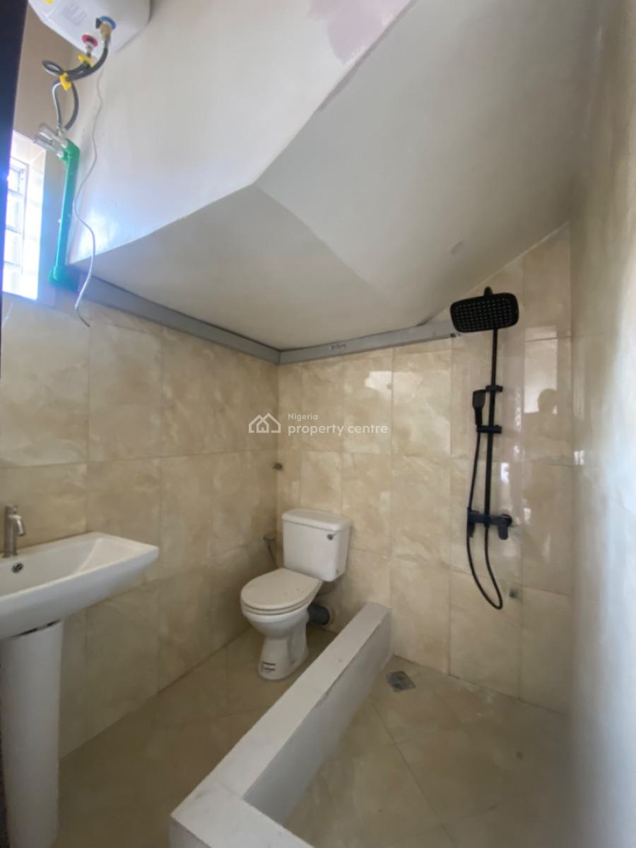 Well Maintained 1 Bedroom Apartment with 24hrs Light, Lekki Phase 1, Lekki, Lagos, Flat / Apartment for Rent