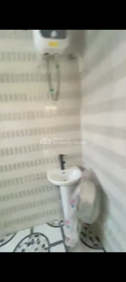 *ba Decent 2bedroom Upflat All Rooms Ensuite, Bariga, Shomolu, Lagos, Flat / Apartment for Rent