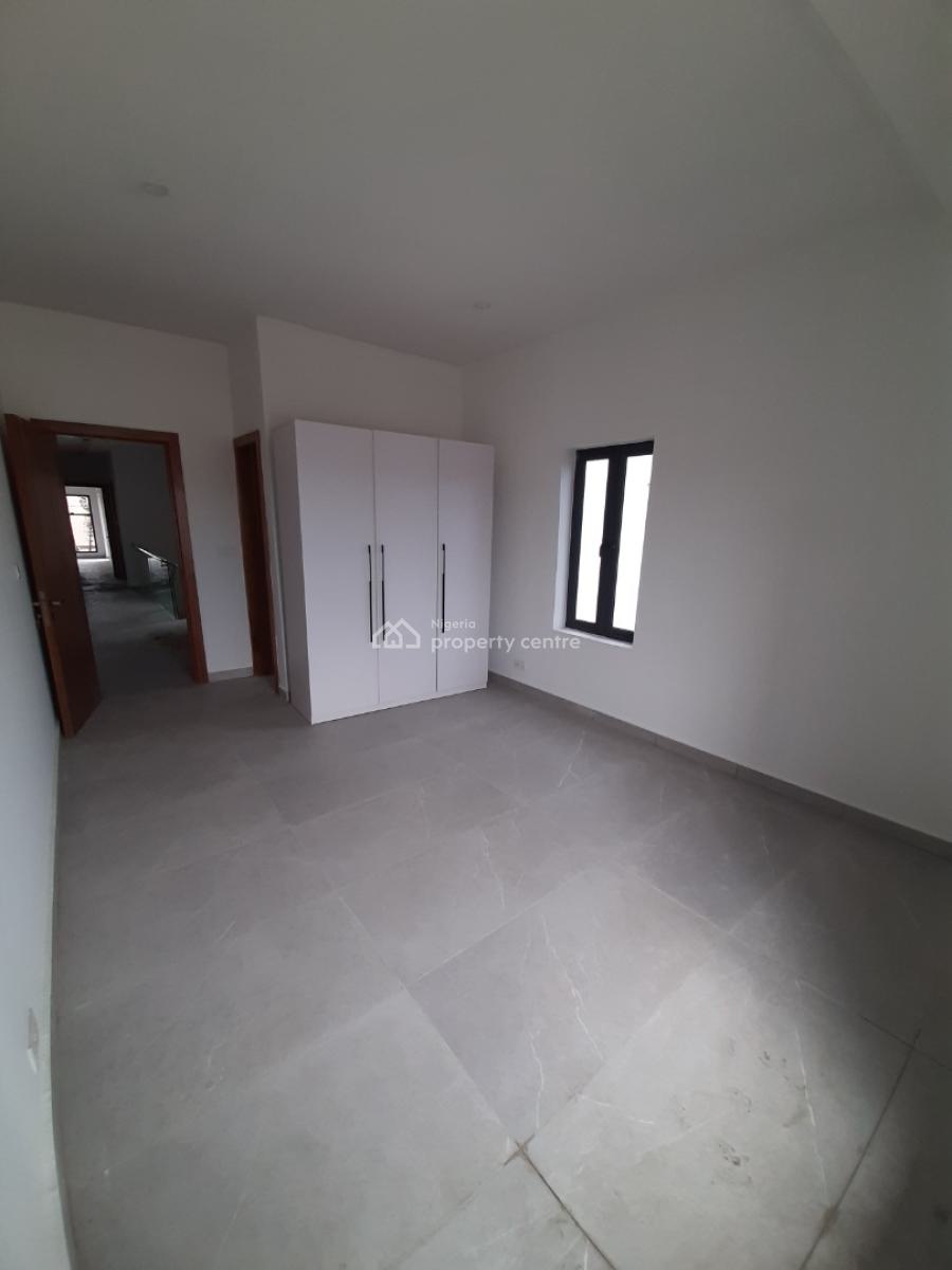 Its a  Self-serviced Come with Your Own Generator 5 Beddoom En-suite, Lekki Phase 1, Lekki, Lagos, House for Rent