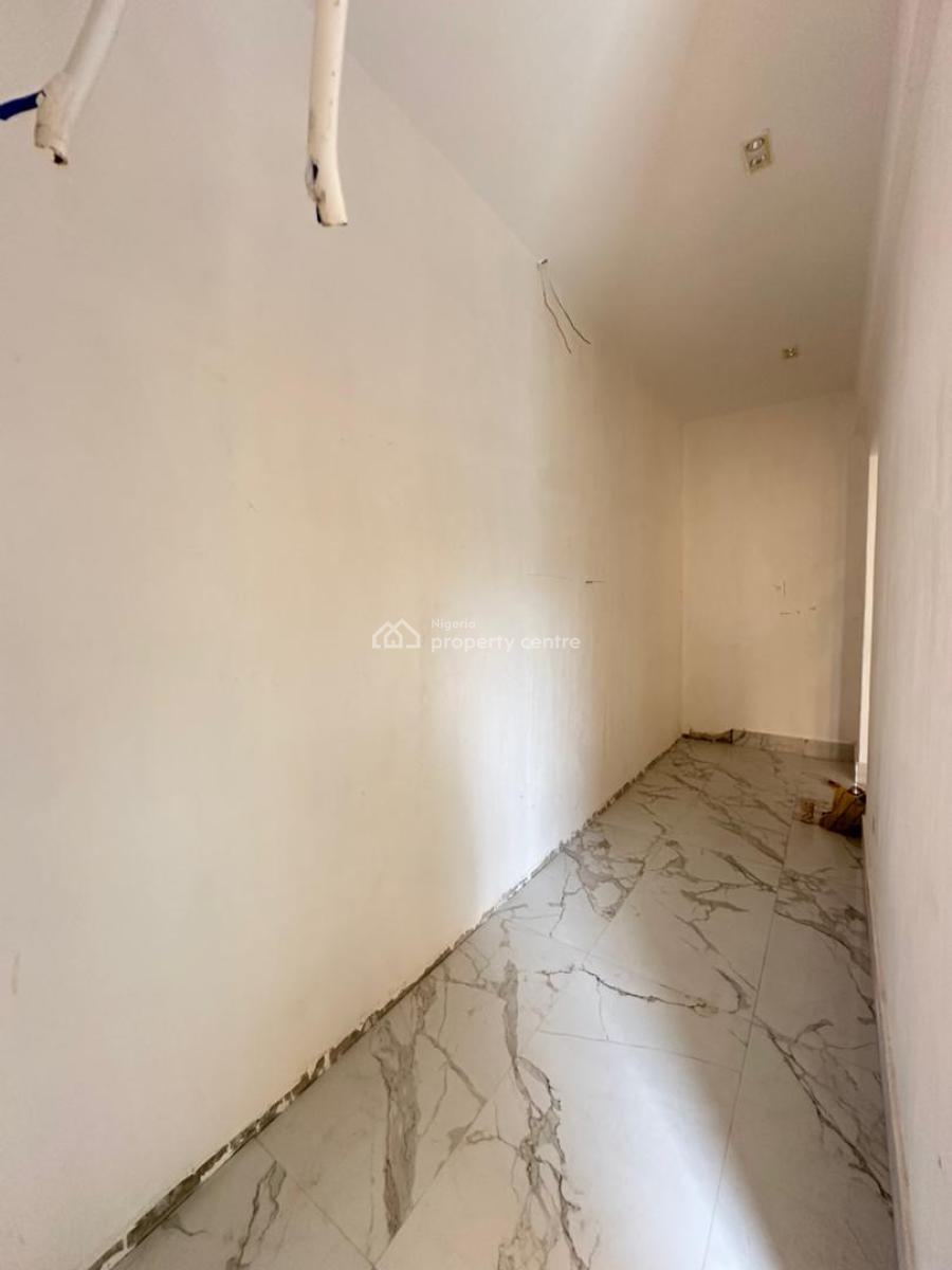 Spacious Luxury 4 Bedroom Terrace with Bq in a Secure & Serene Environ, Lekki Phase 1, Lekki, Lagos, Flat / Apartment for Sale