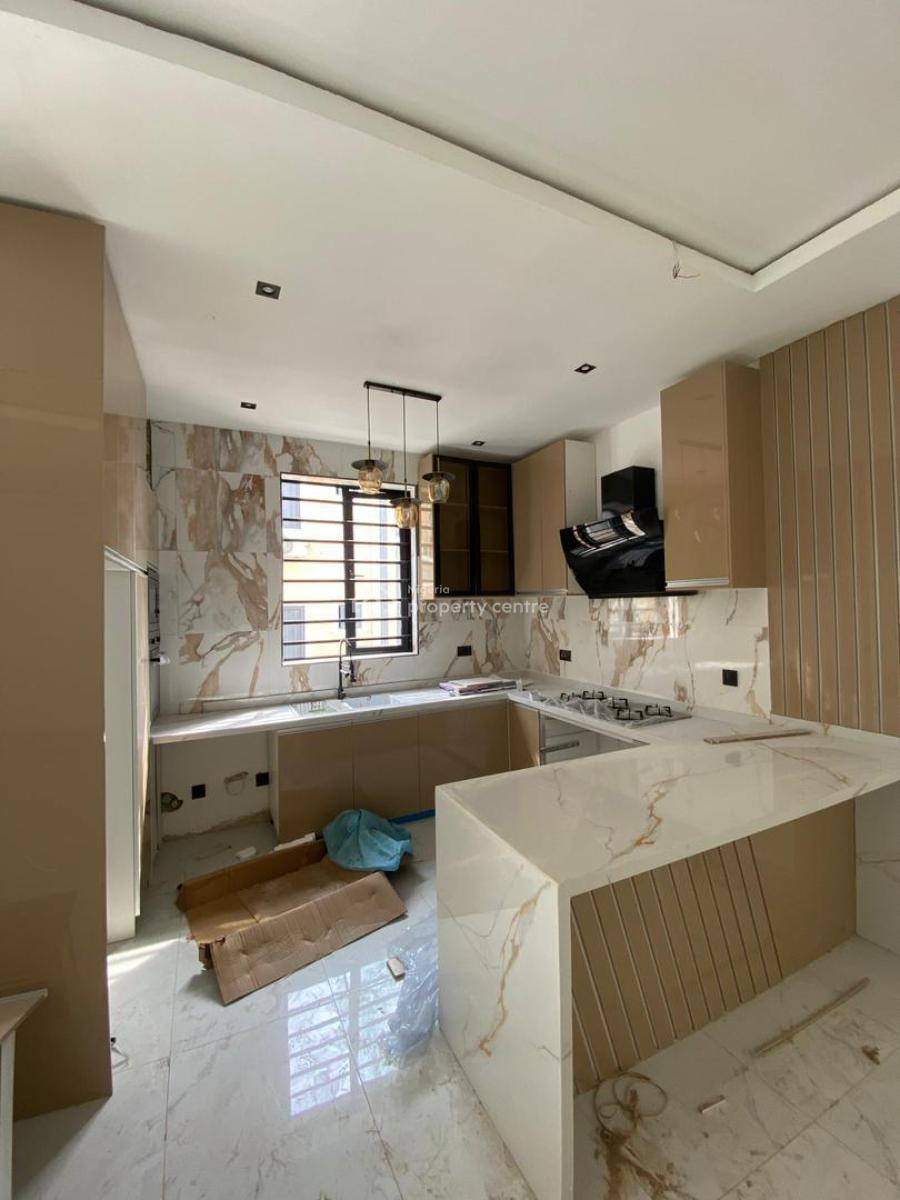 Excellent 2 Bedroom Apartment Within a Serene Environment, Lekki Phase 1, Lekki, Lagos, Flat / Apartment for Sale