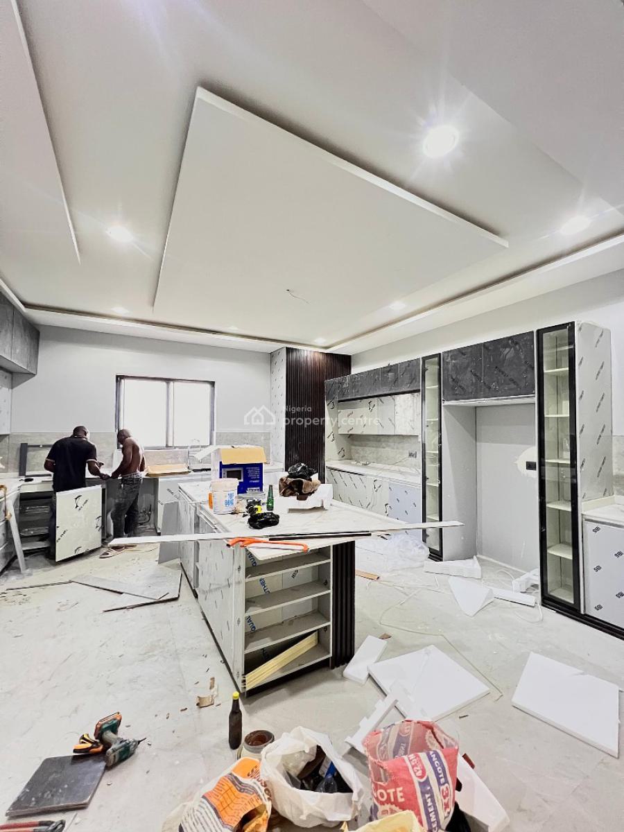 Beautiful 5 Bedroom Penthouse and Staff Quarters, Lekki Phase 1, Lekki, Lagos, Flat / Apartment for Sale