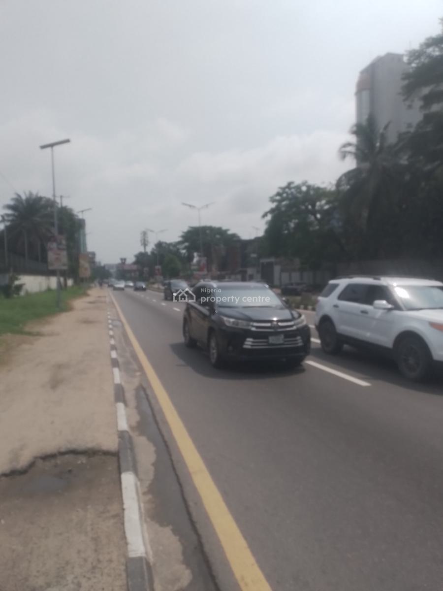 547sqm Plot with a Demolishable Structure (dealihg with Mandat), Mafoluku, Oshodi, Lagos, Land for Sale