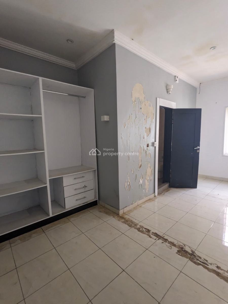 Spacious Room in a Shared Apartment, Osapa, Lekki, Lagos, Self Contain (single Rooms) for Rent