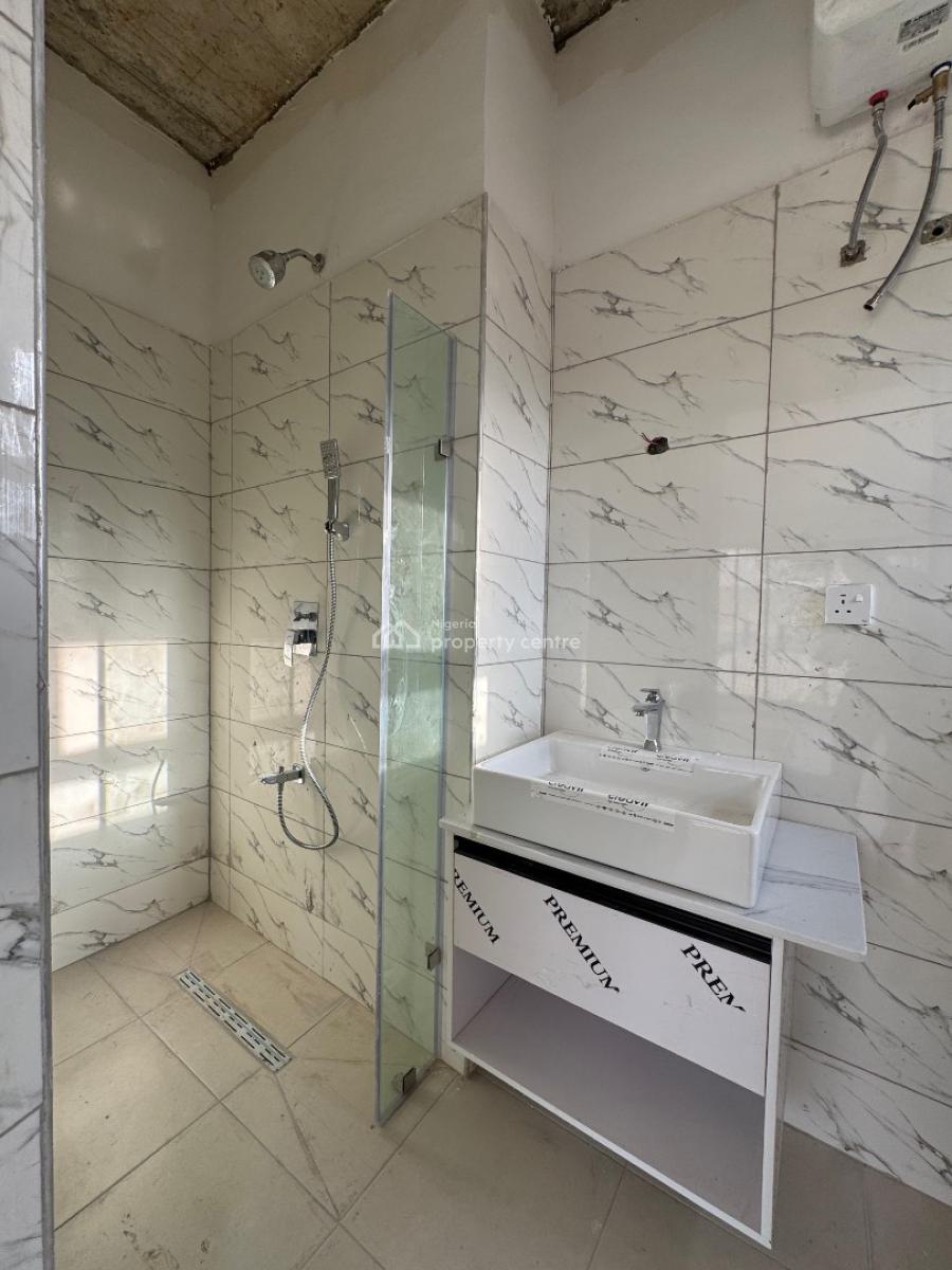 Spacious  2  Bedroom Apartments in a Secure Location, Ologolo, Lekki, Lagos, Flat / Apartment for Sale