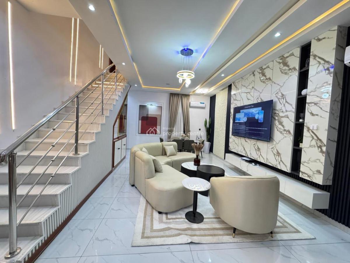 3 Bedroom  Serene and Secured Environment  Smart Tvs with Netflix, Lekki Phase 1, Lekki, Lagos, Flat / Apartment Short Let