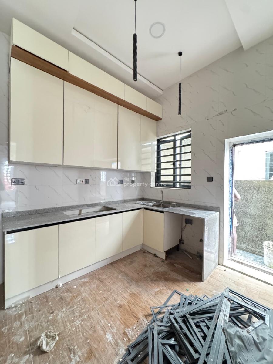 4 Bedroom Semi-detached  Duplex with Bq, Ologolo, Lekki, Lagos, Semi-detached Duplex for Sale