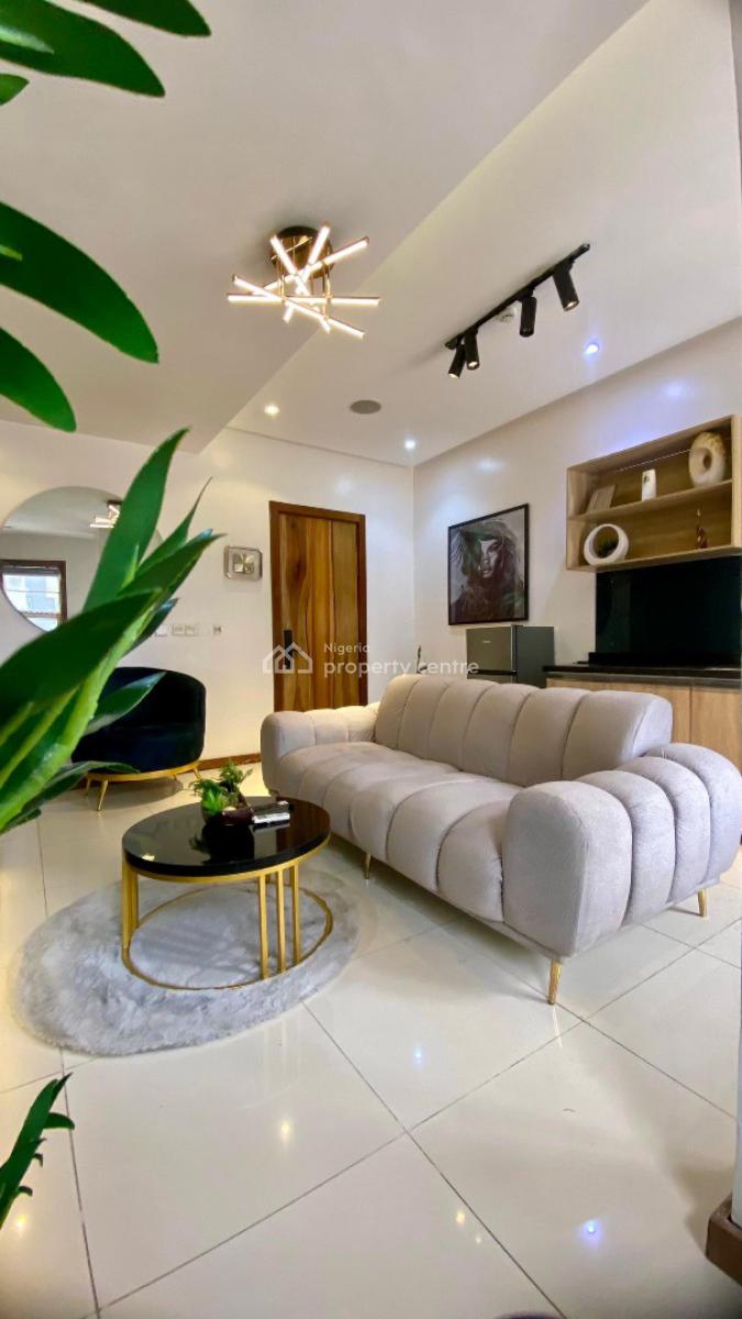 1 Bedroom  Serene and Secured Environment  Smart Tvs with Netflix, Lekki Phase 1, Lekki, Lagos, Flat / Apartment Short Let