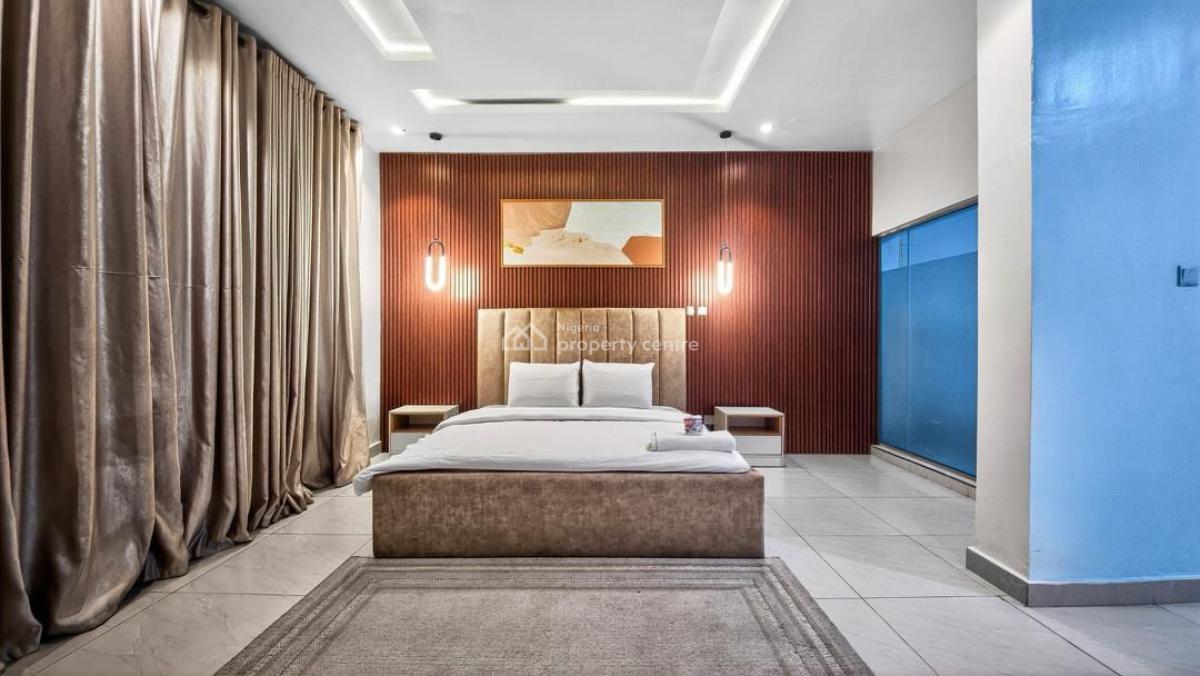 Luxury 2 Bedroom with Rooftop Pool and Gym, Admiralty Way, Lekki Phase 1, Lekki, Lagos, Flat / Apartment Short Let