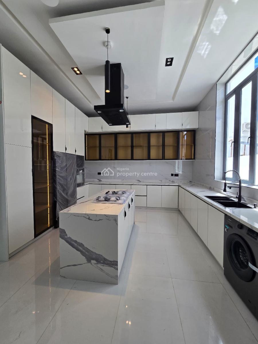 Elegant and Spacious 5-bedroom Detached Duplex with Bq, Ologolo, Lekki, Lagos, Detached Duplex for Sale