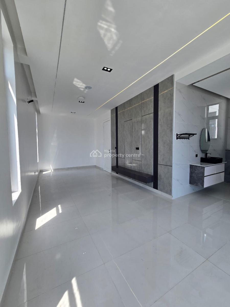 Elegant and Spacious 5-bedroom Detached Duplex with Bq, Ologolo, Lekki, Lagos, Detached Duplex for Sale