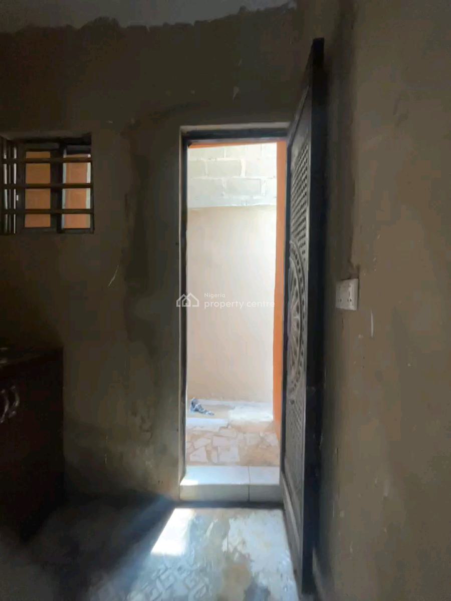 a Studio Apartment, Off Morocco Road, Shomolu, Lagos, Self Contain (single Rooms) for Rent