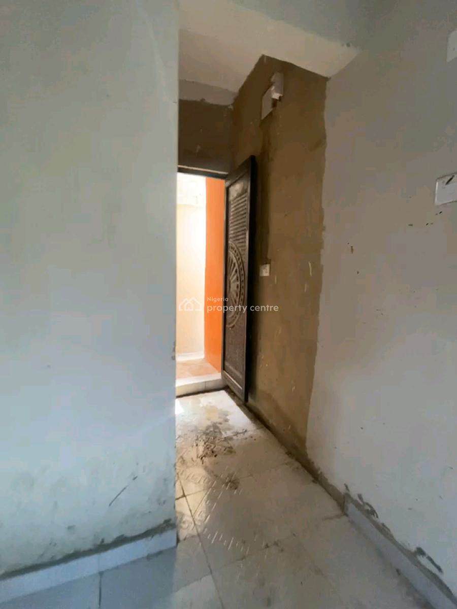 a Studio Apartment, Off Morocco Road, Shomolu, Lagos, Self Contain (single Rooms) for Rent