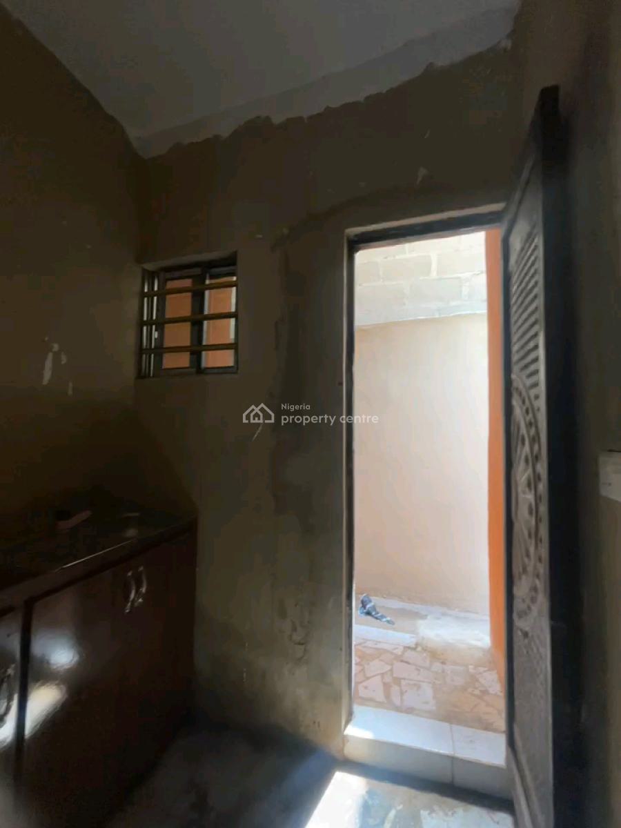 a Studio Apartment, Off Morocco Road, Shomolu, Lagos, Self Contain (single Rooms) for Rent