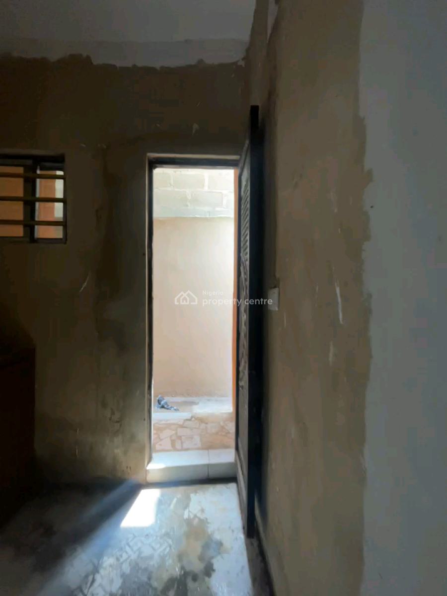 a Studio Apartment, Off Morocco Road, Shomolu, Lagos, Self Contain (single Rooms) for Rent