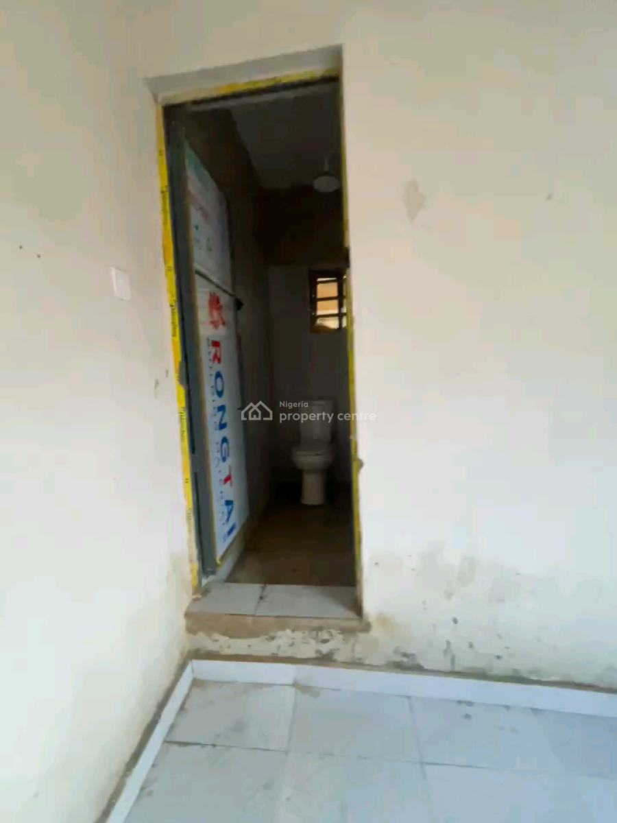 a Studio Apartment, Off Morocco Road, Shomolu, Lagos, Self Contain (single Rooms) for Rent