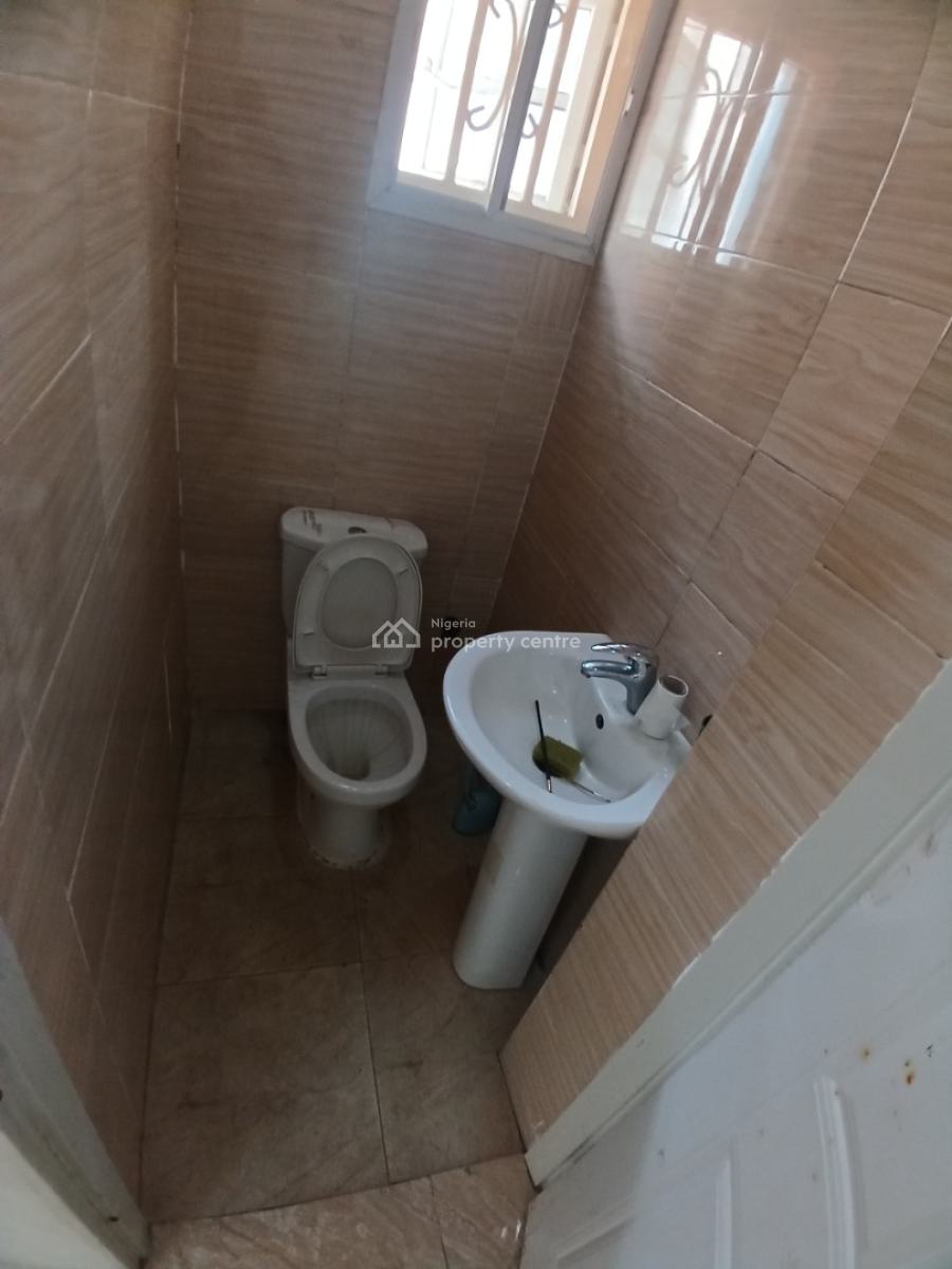 Well Renovated 2 Bedroom Bungalow, Guzape District Abuja Diplomatic Zone, Guzape District, Abuja, House for Rent