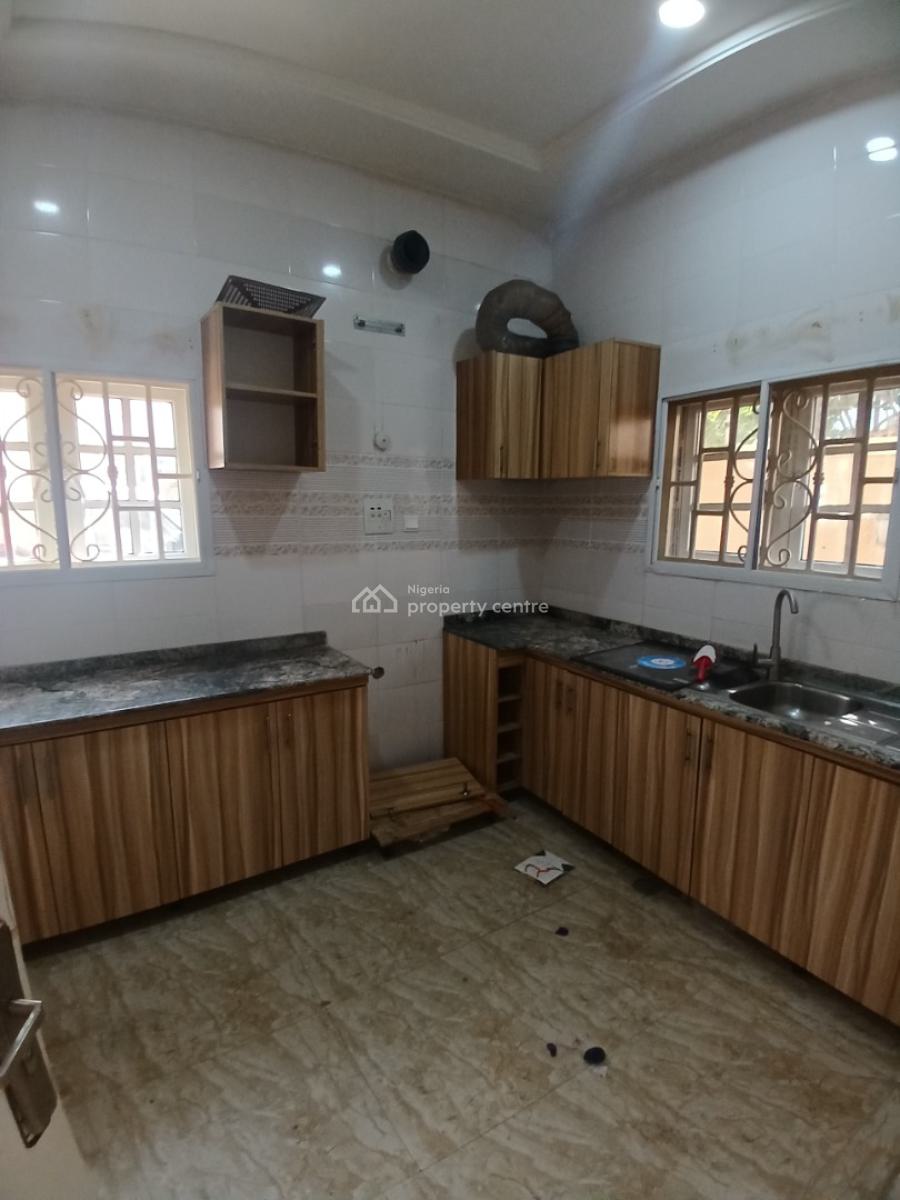 Well Renovated 2 Bedroom Bungalow, Guzape District Abuja Diplomatic Zone, Guzape District, Abuja, House for Rent