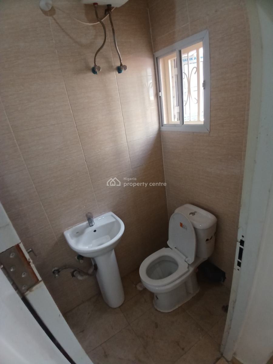 Well Renovated 2 Bedroom Bungalow, Guzape District Abuja Diplomatic Zone, Guzape District, Abuja, House for Rent