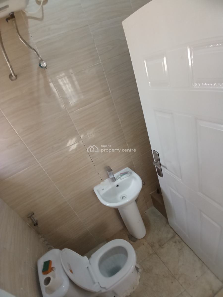 Well Renovated 2 Bedroom Bungalow, Guzape District Abuja Diplomatic Zone, Guzape District, Abuja, House for Rent