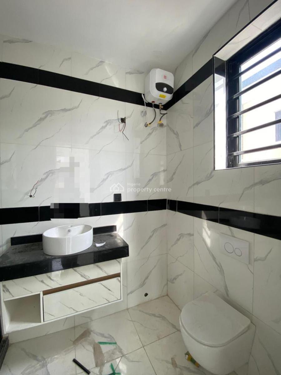 Well-designed 2 Bedrooms Apartment Situated Within an Estate, Lekki Phase 1, Lekki, Lagos, Flat / Apartment for Sale