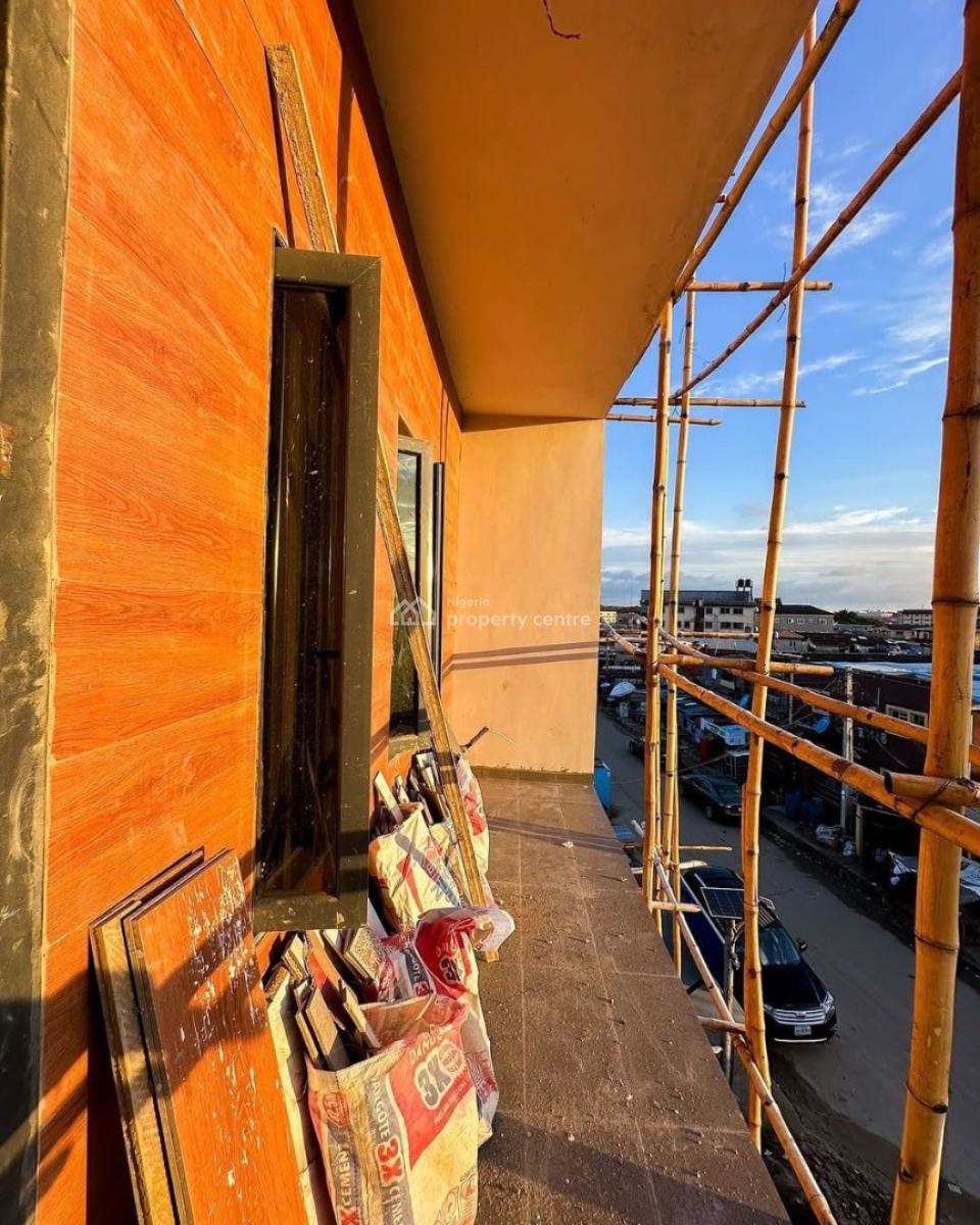 Exquisite 3 Bedroom Apartment, Yaba, Lagos, Flat / Apartment for Sale