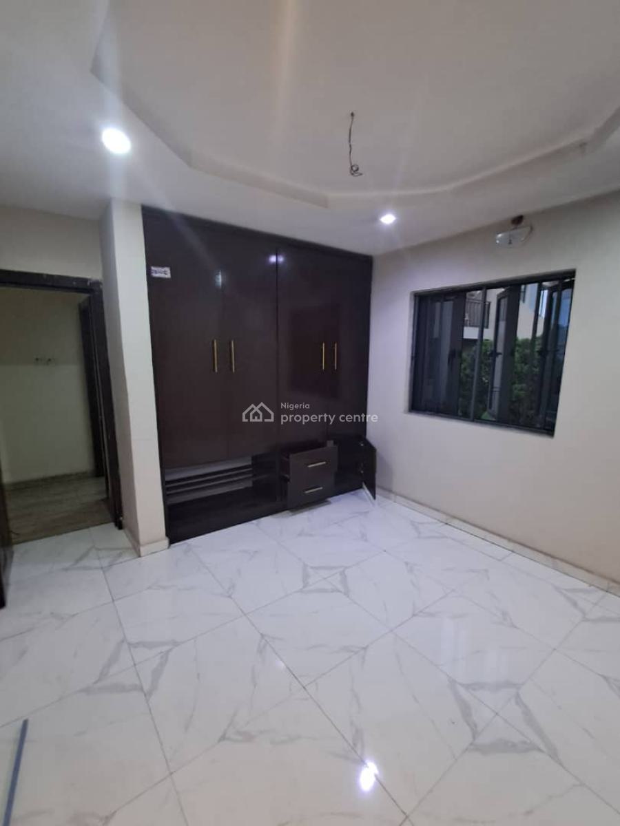 3bedroom Flat with  2toilet and Bath in a Serene Environment, Magodo, Magodo, Lagos, Flat / Apartment for Rent