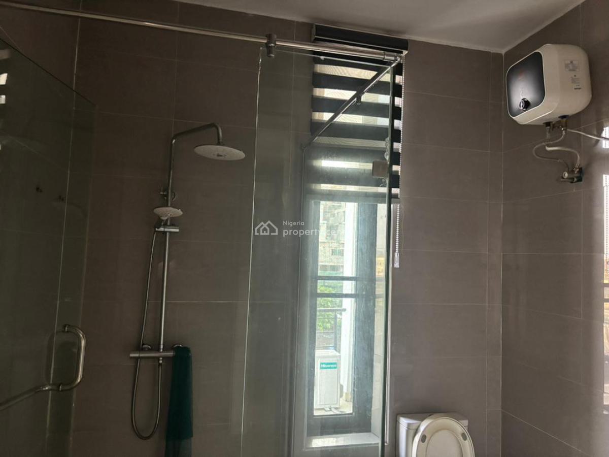 Outstanding  3 Bedroom Apartment, Lekki Phase 1, Lekki, Lagos, Flat / Apartment for Rent