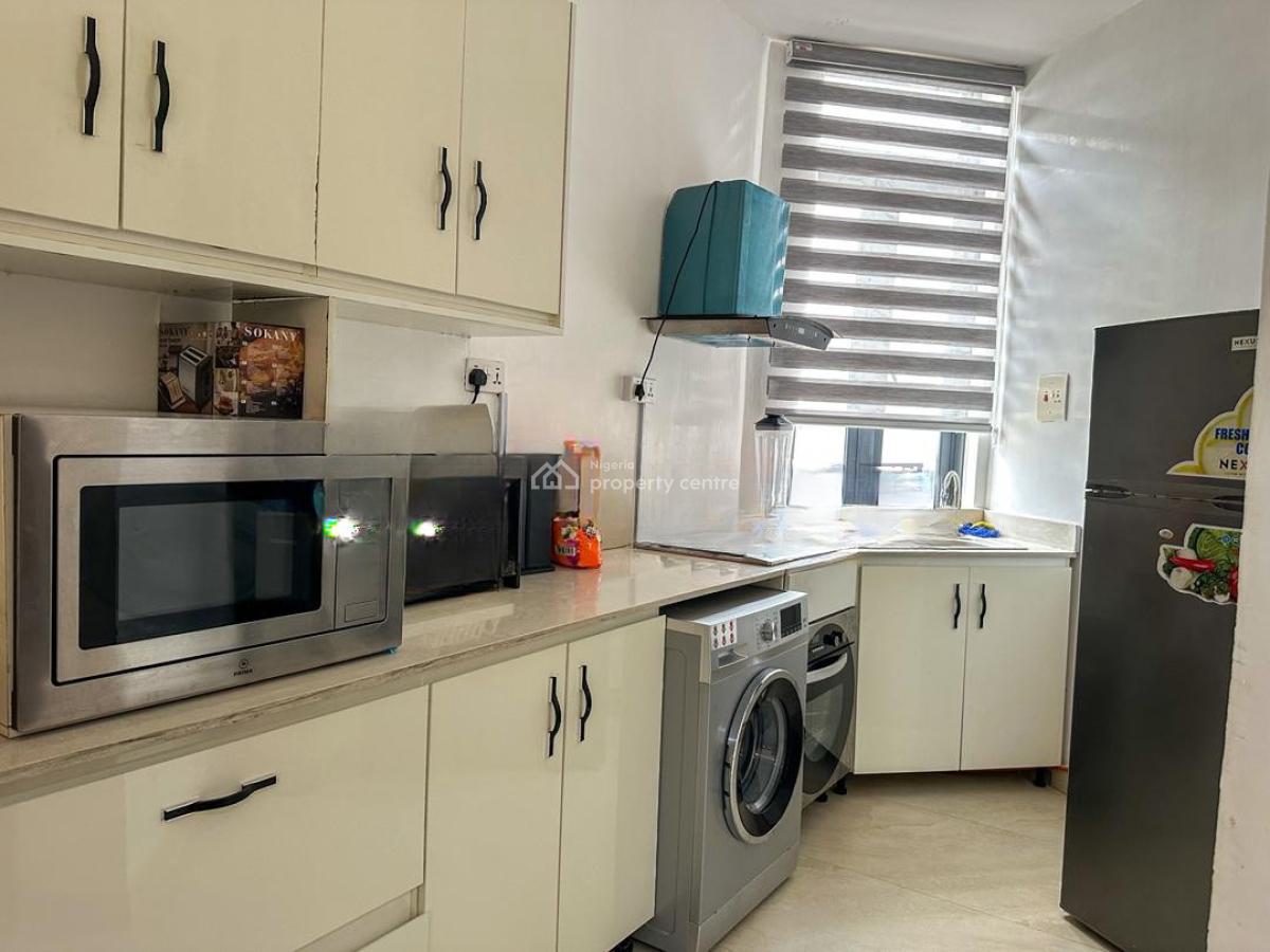 Outstanding  3 Bedroom Apartment, Lekki Phase 1, Lekki, Lagos, Flat / Apartment for Rent