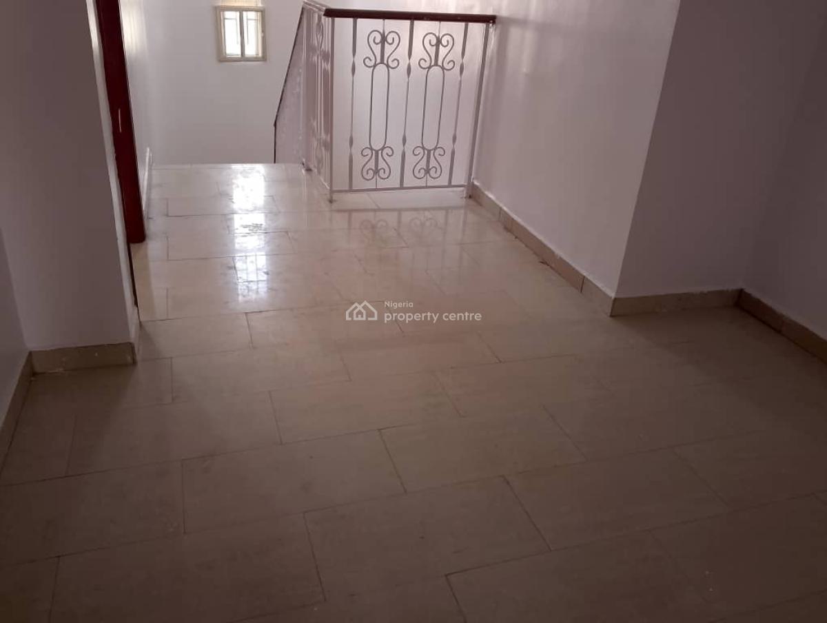 Self Service Three 3 Bedroom Flat Upstairs, U3 Estate Lekki Right, Lekki Phase 1, Lekki, Lagos, Flat / Apartment for Rent