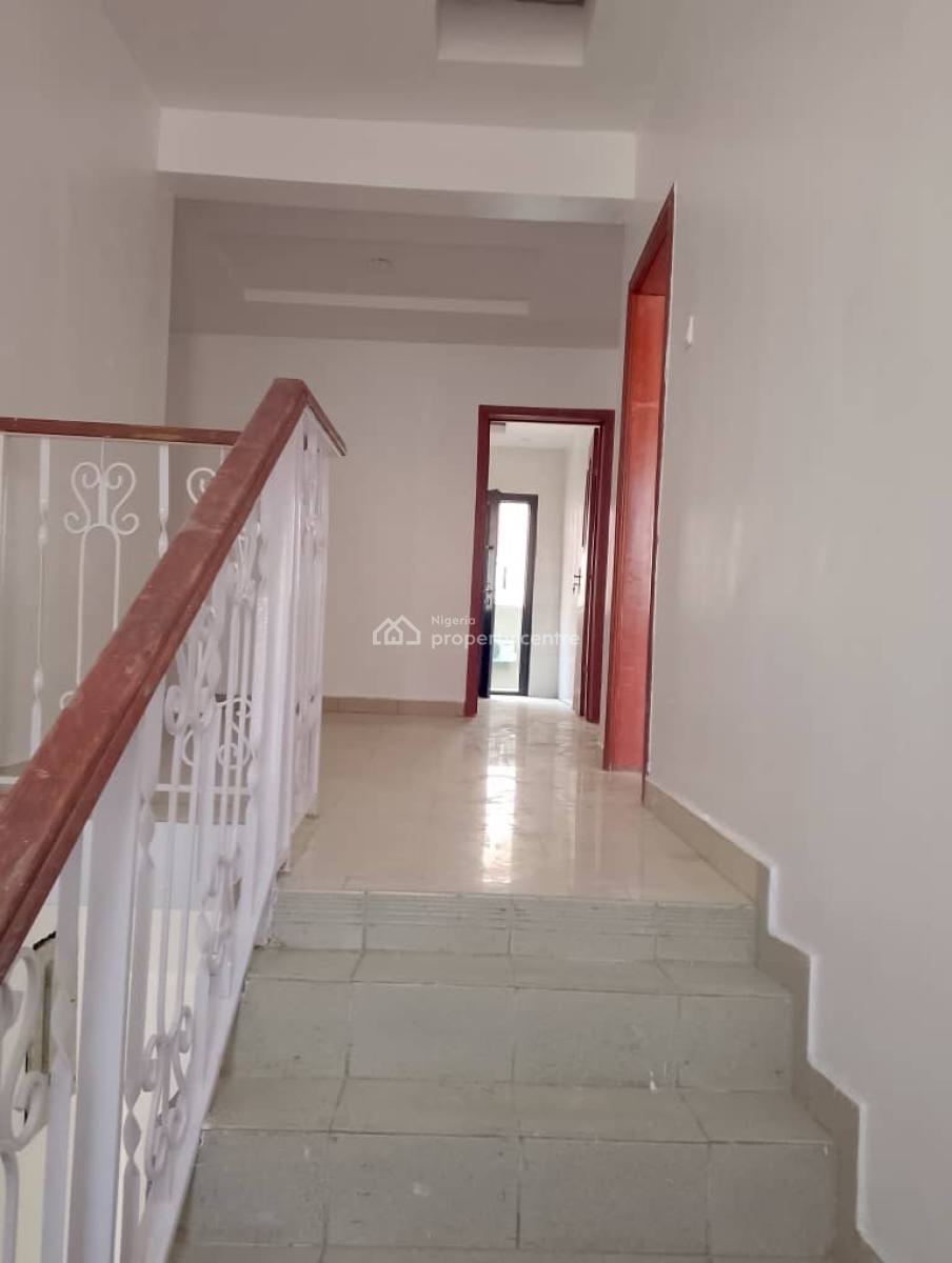 Self Service Three 3 Bedroom Flat Upstairs, U3 Estate Lekki Right, Lekki Phase 1, Lekki, Lagos, Flat / Apartment for Rent