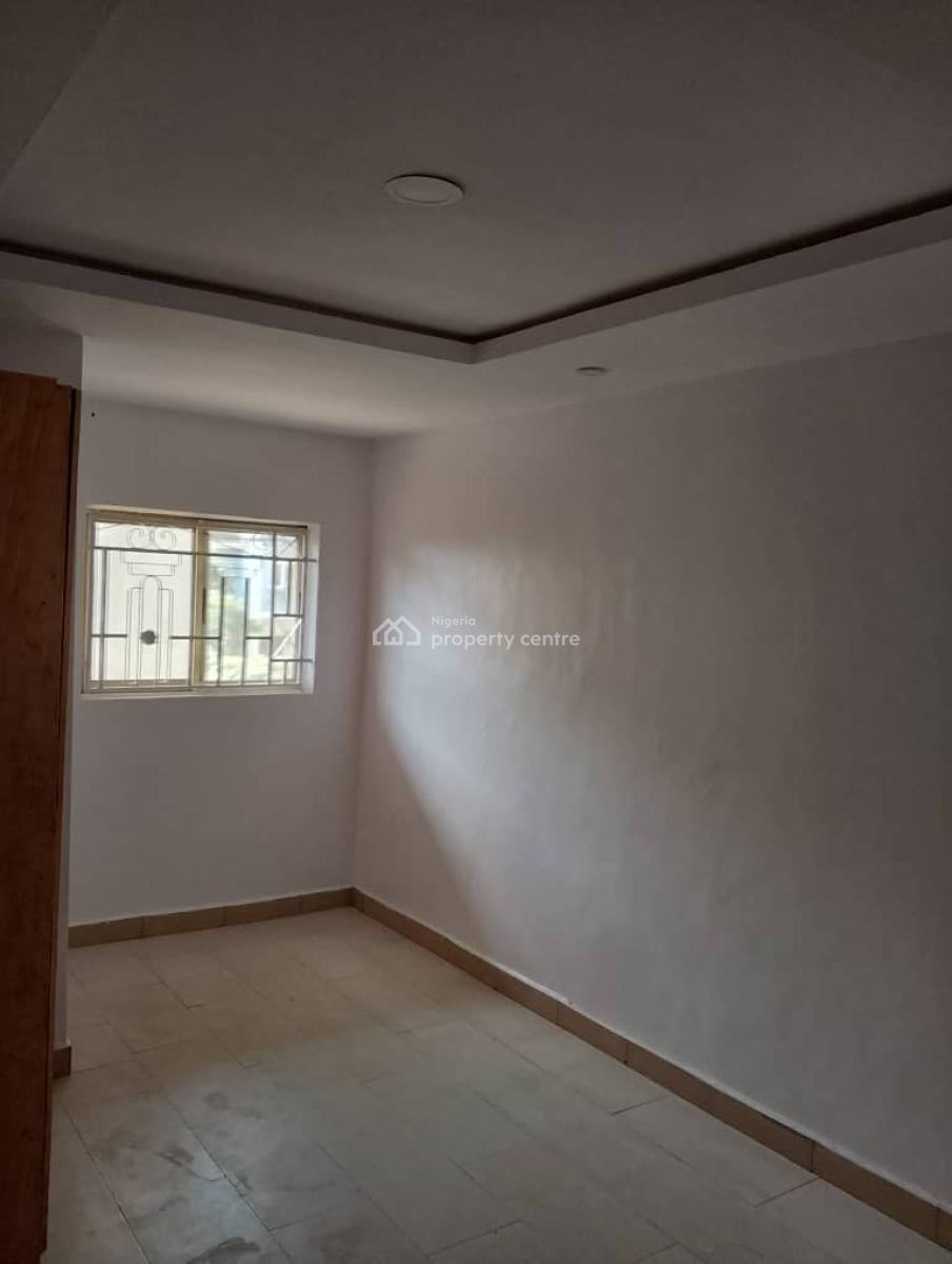 Self Service Three 3 Bedroom Flat Upstairs, U3 Estate Lekki Right, Lekki Phase 1, Lekki, Lagos, Flat / Apartment for Rent