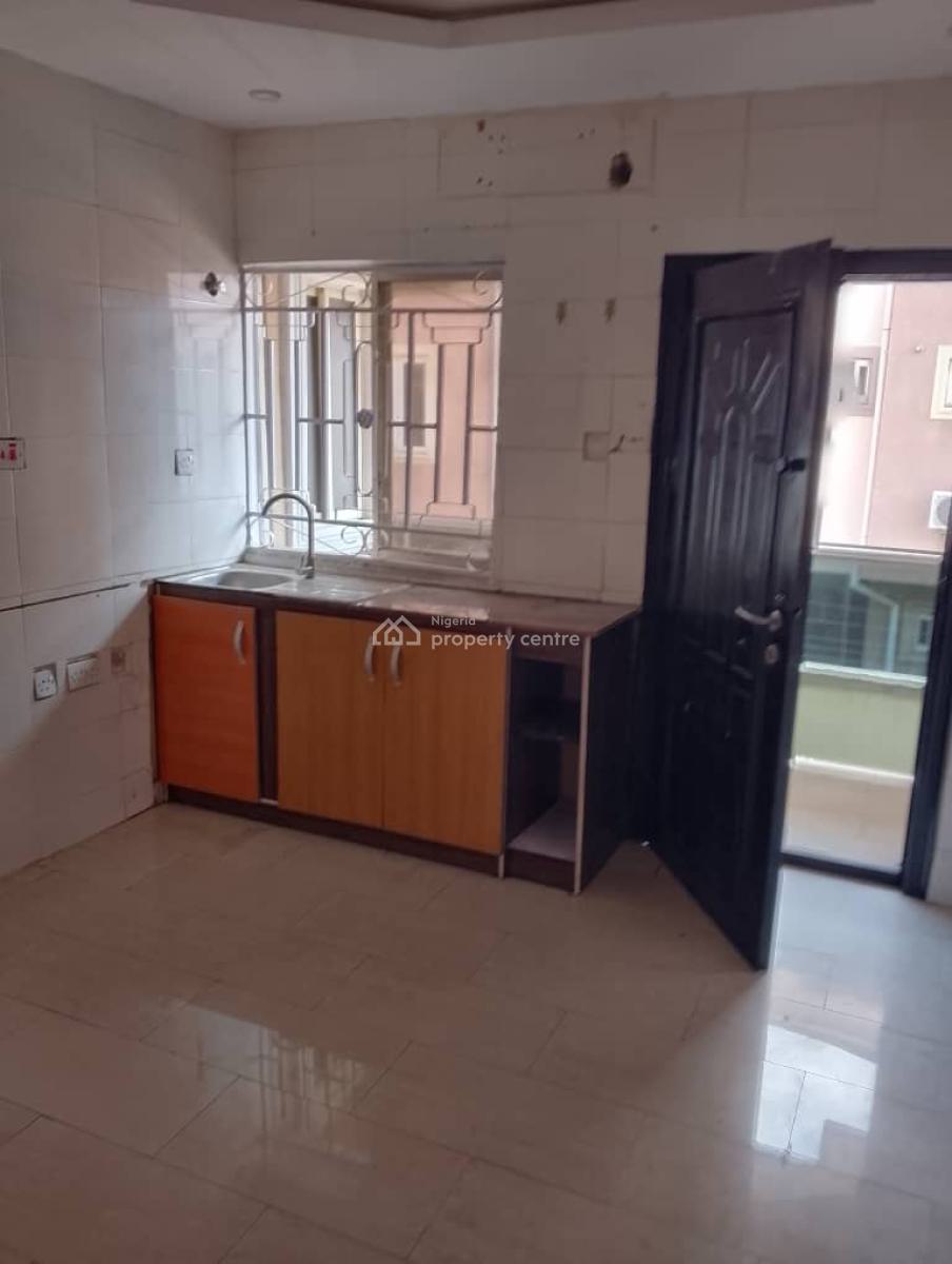 Self Service Three 3 Bedroom Flat Upstairs, U3 Estate Lekki Right, Lekki Phase 1, Lekki, Lagos, Flat / Apartment for Rent