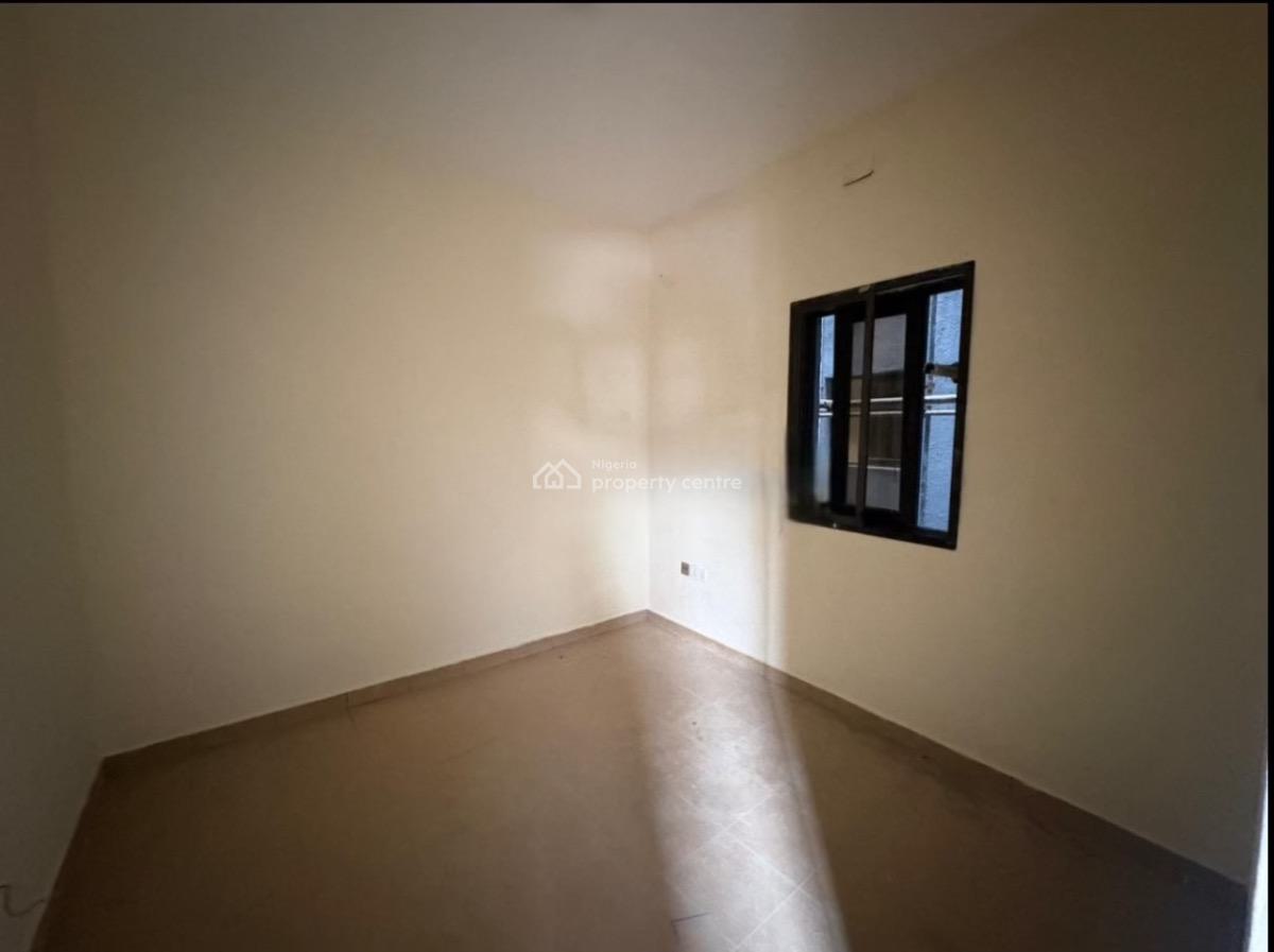 Well Renovated 3 Bedroom Apartment, Lekki Phase 1, Lekki, Lagos, Flat / Apartment for Rent