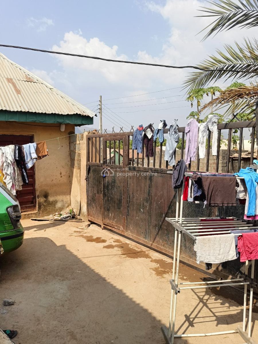 Standard 3 Bedroom Bungalow with a Self Contain Bq, Guidna, Opposite Nysc Junction, Off Kubwa Expressway, Kubwa, Abuja, Detached Bungalow for Sale