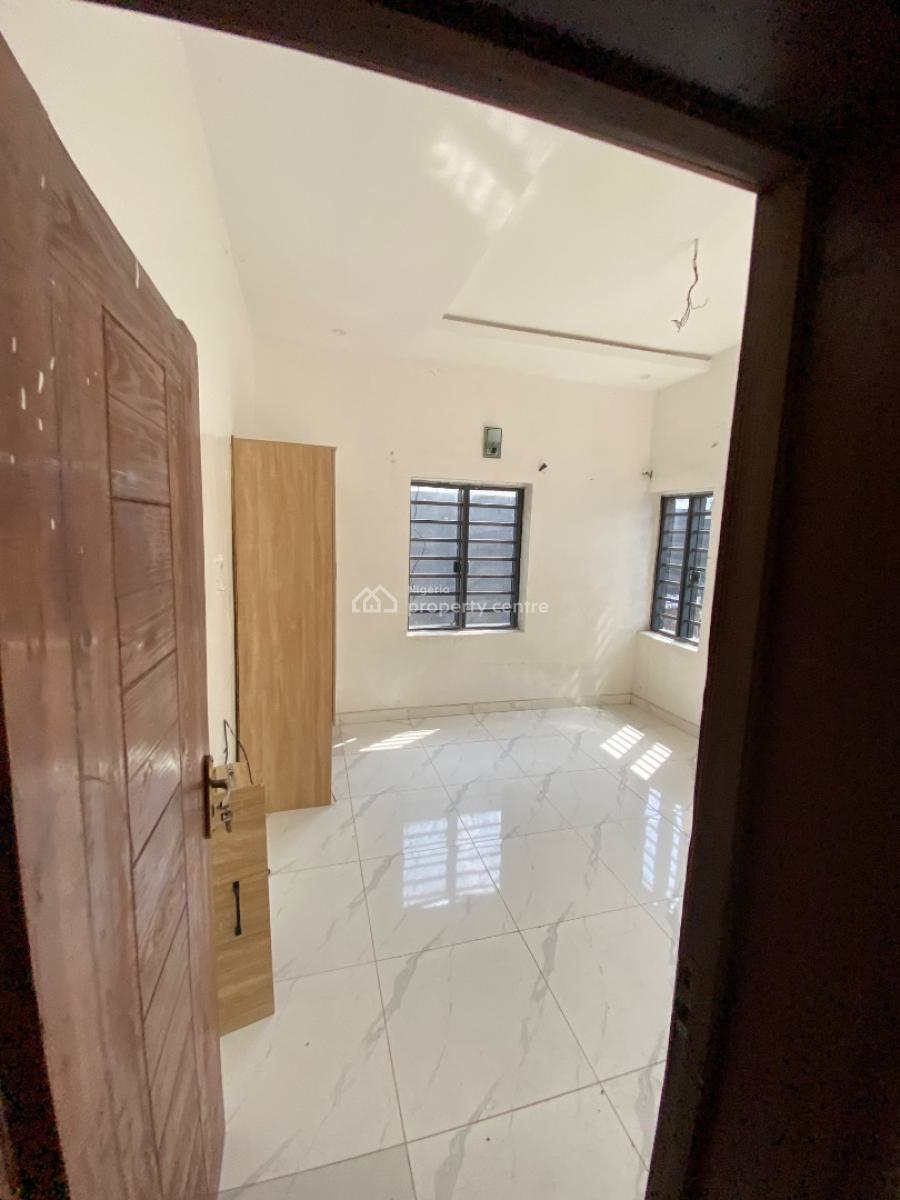 Well Maintained 2 Bedroom Flat, Golf Road, Lakowe, Ibeju Lekki, Lagos, Flat / Apartment for Rent
